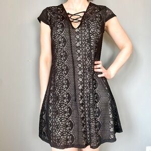 Millibon Black Lace V-Neck Short-Sleeved Mini-Dress